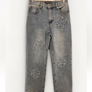 Cali 1850 Womens Jeans Size 7  Floral Embroidered Patch Denim Boho Hippie